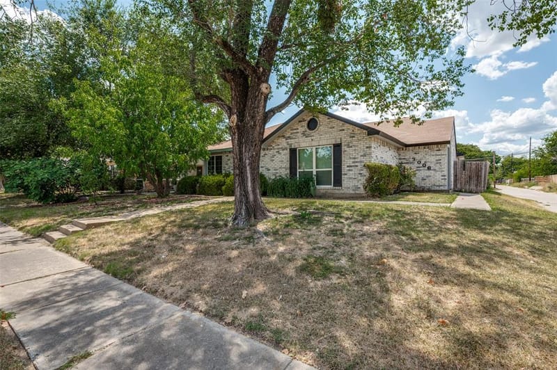 3006 Oak Ridge Place, Grand Prairie TX 75052