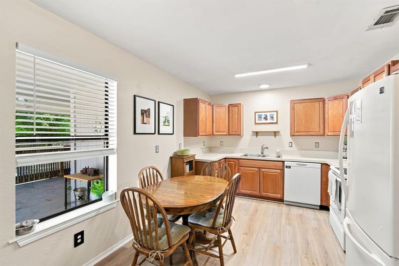 601 E Avenue F, Midlothian TX 76065 - Photo 6