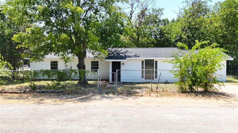 108 E Kirby Avenue, Quinlan TX 75474