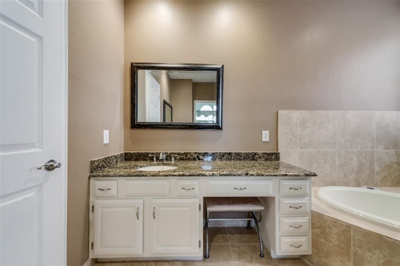 3809 Rockbrook Drive, Carrollton TX 75007 - Photo 23
