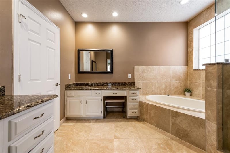 3809 Rockbrook Drive, Carrollton TX 75007 - Photo 20