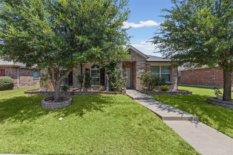 1612 Ambercrest Drive, Lancaster TX 75146