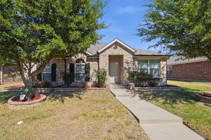 1612 Ambercrest Drive, Lancaster TX 75146 - Photo 9