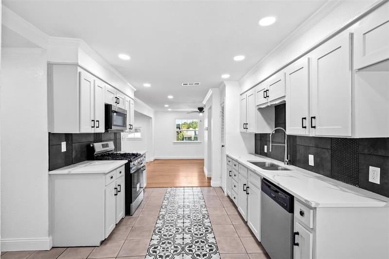 1100 E Bowie Street, Fort Worth TX 76104 - Photo 13