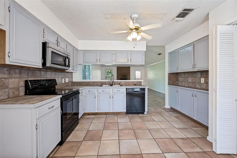 9008 Topperwind Court, Fort Worth TX 76134 - Photo 9