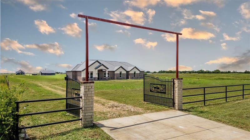 809 Vz County Road 2623, Wills Point TX 75169