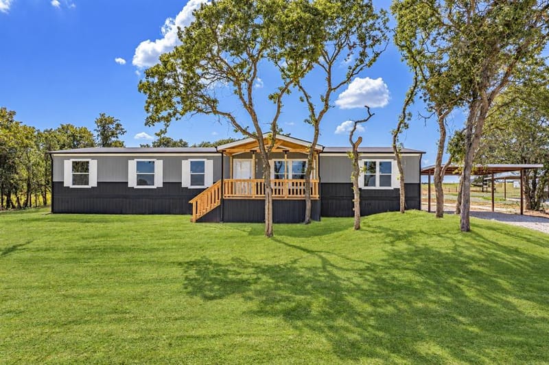 242 Huddleston Road, Sunset TX 76270