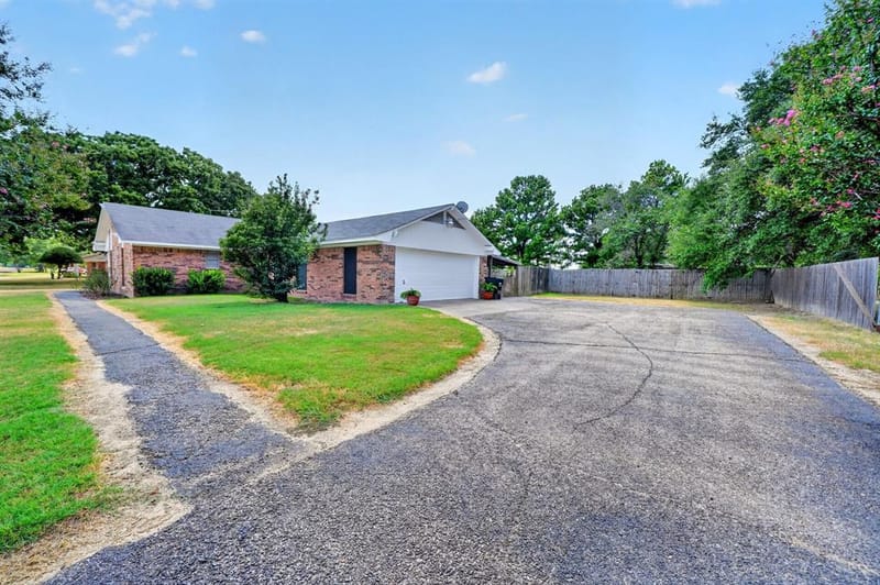 720 S Houston Street, Edgewood TX 75117 - Photo 2