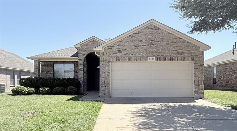 7901 Roswell Court, Arlington TX 76002