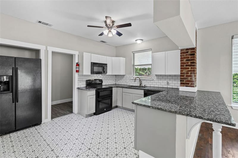 419 W 5th Street, Bonham TX 75418 - Photo 9