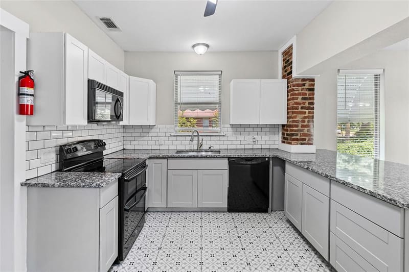 419 W 5th Street, Bonham TX 75418 - Photo 11