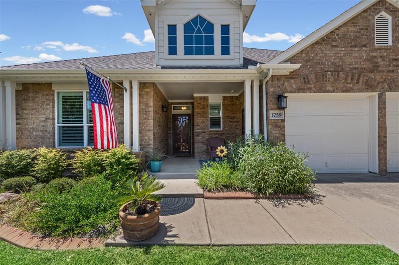 1759 Hidden Brook Drive, Grand Prairie TX 75050