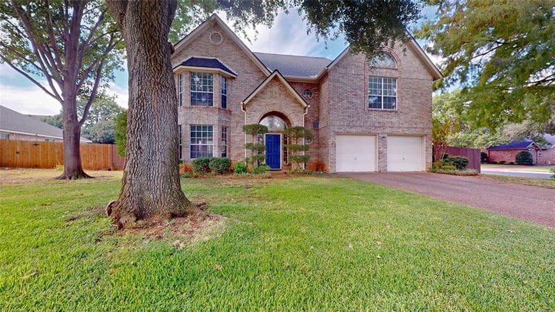 817 Crystal Lane, Hurst TX 76054