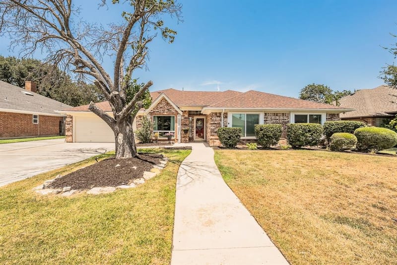 8429 Stephanie Drive, North Richland Hills TX 76182
