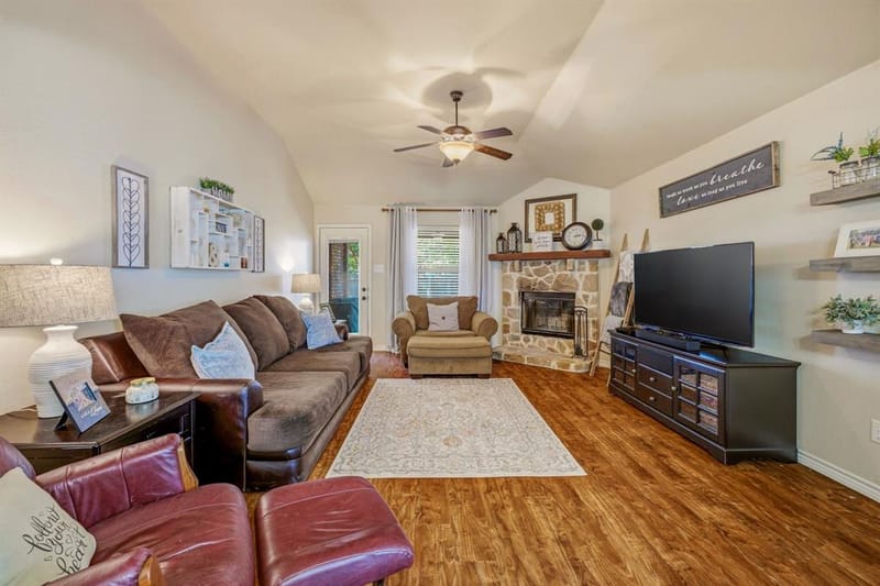 200 Jacinth Lane, Granbury TX 76049 - Photo 13