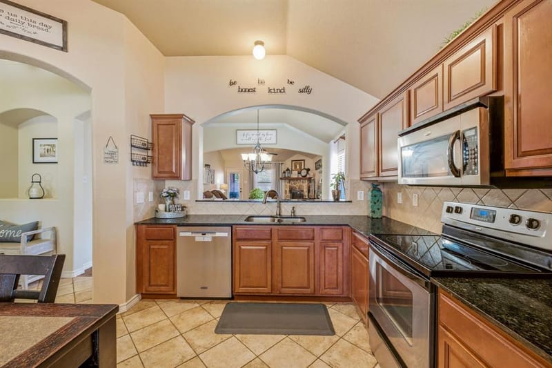 200 Jacinth Lane, Granbury TX 76049 - Photo 7