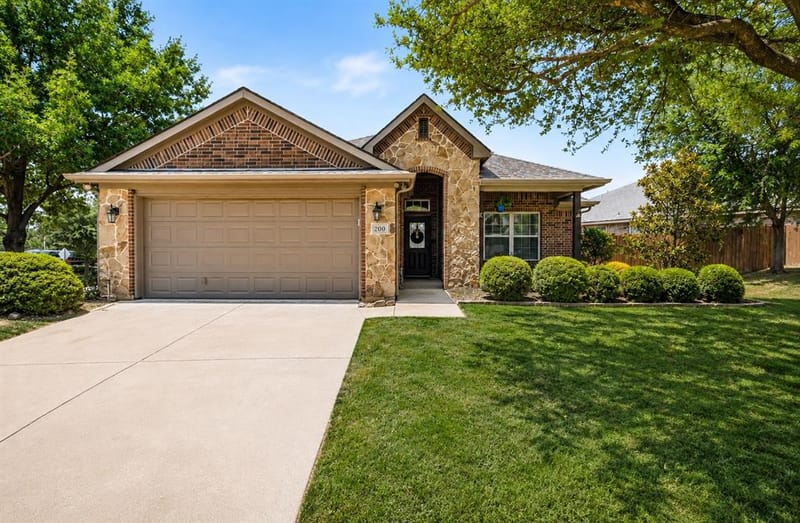 200 Jacinth Lane, Granbury TX 76049