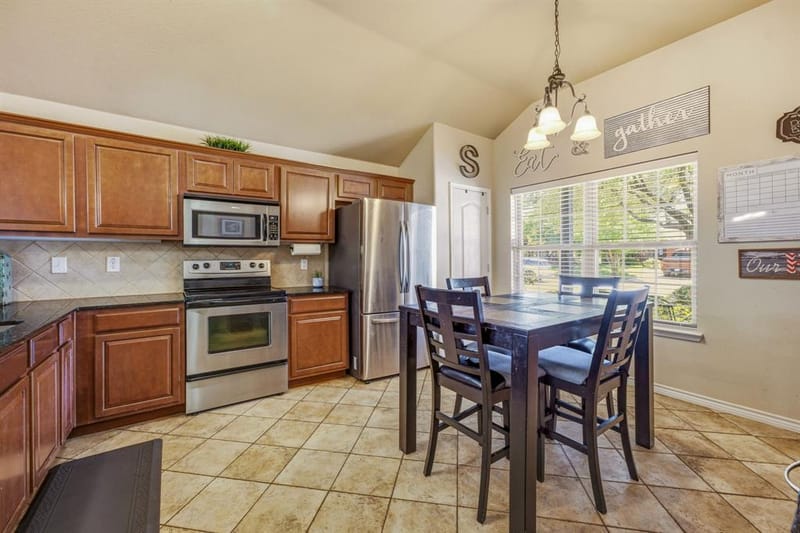 200 Jacinth Lane, Granbury TX 76049 - Photo 5