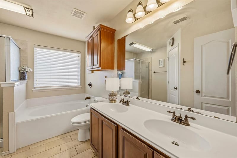 200 Jacinth Lane, Granbury TX 76049 - Photo 18