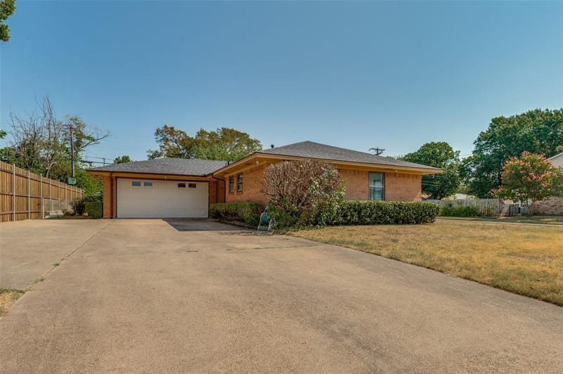 303 Merribrook Trail, Duncanville TX 75116