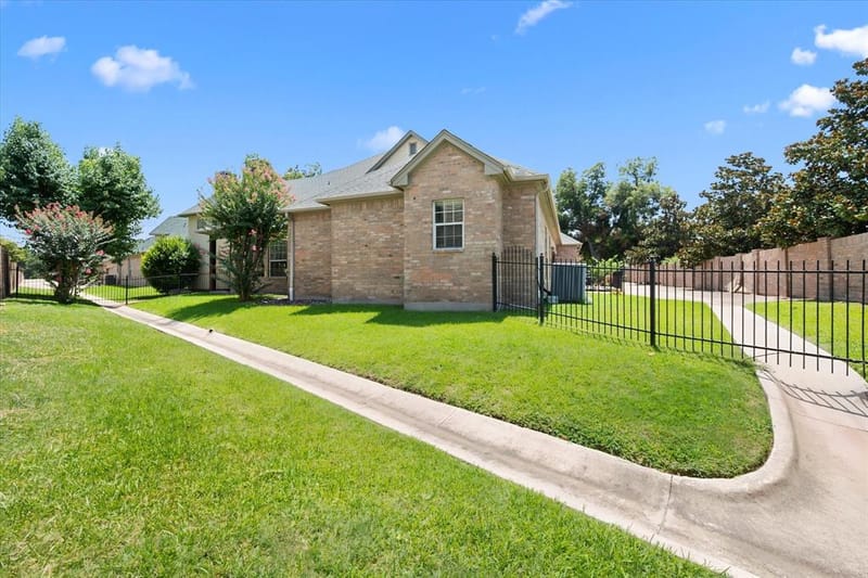 6668 Shady Glen Circle, Benbrook TX 76132 - Photo 23