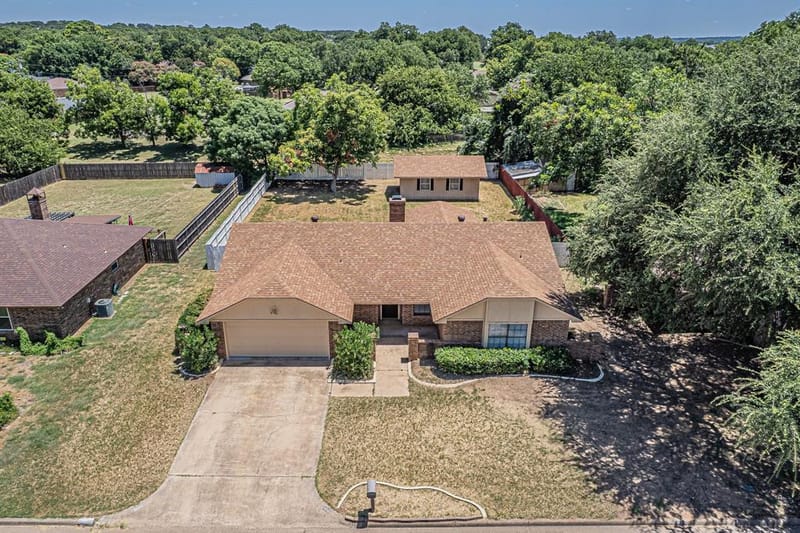 1015 Meadowlark Lane, Granbury TX 76048