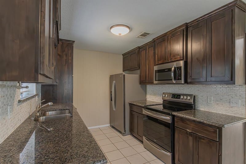 1015 Meadowlark Lane, Granbury TX 76048 - Photo 11