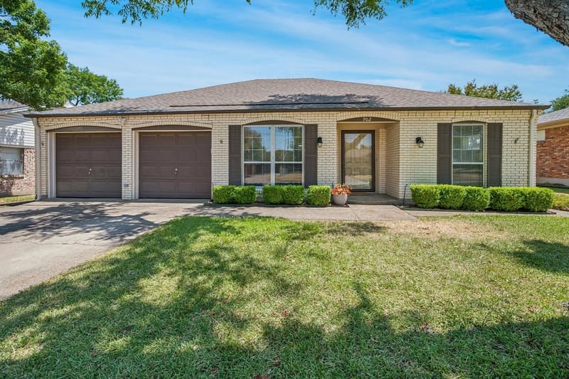 902 N Lindale Lane, Richardson TX 75080