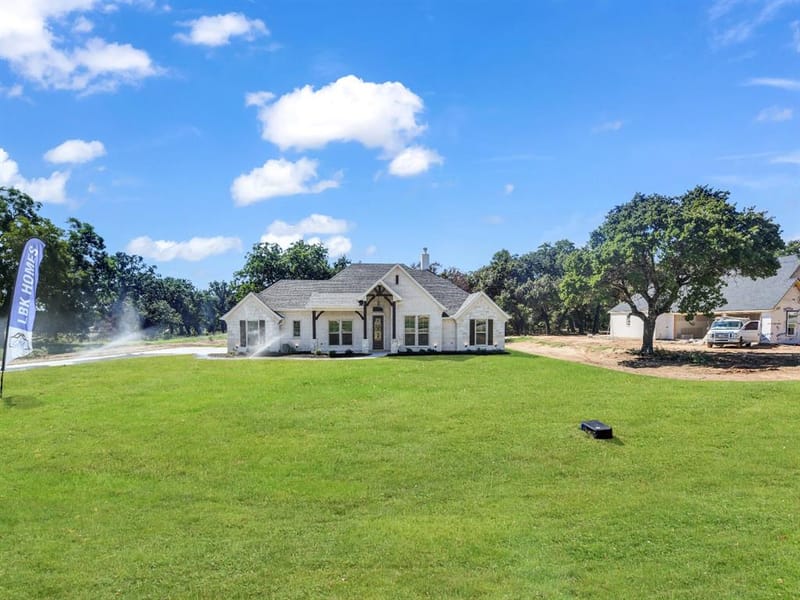 1012 Arbor Vista Drive, Azle TX 76020