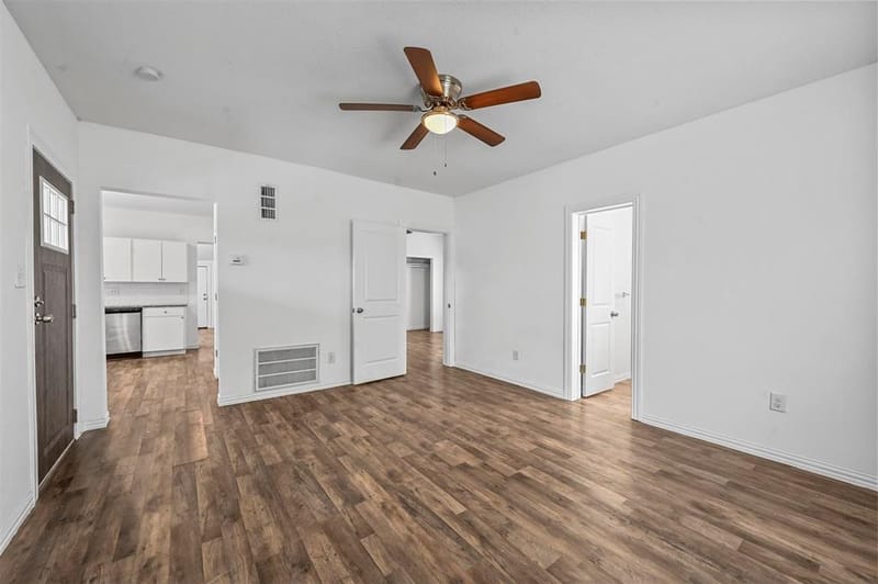 708 W Day Street, Denison TX 75020 - Photo 9