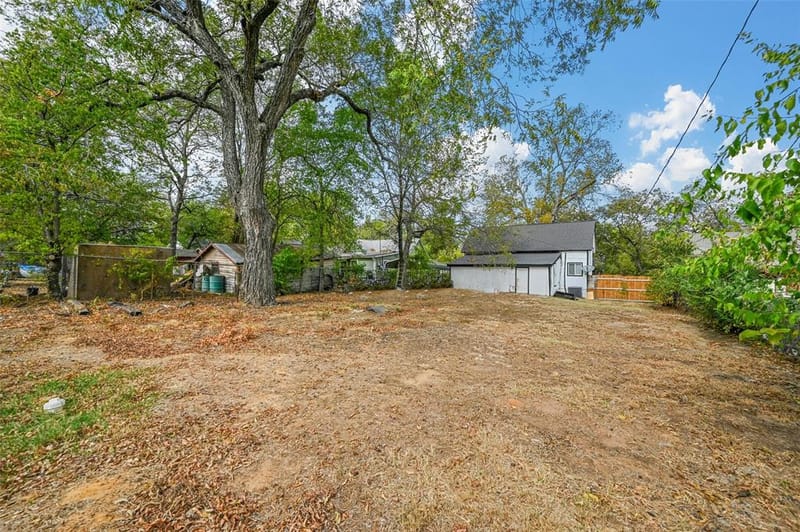 708 W Day Street, Denison TX 75020 - Photo 18