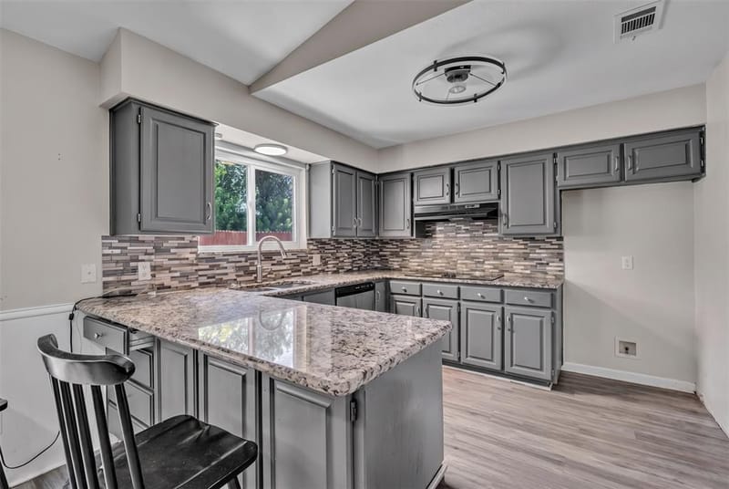 3813 Lynbrook Lane, Arlington TX 76015 - Photo 7