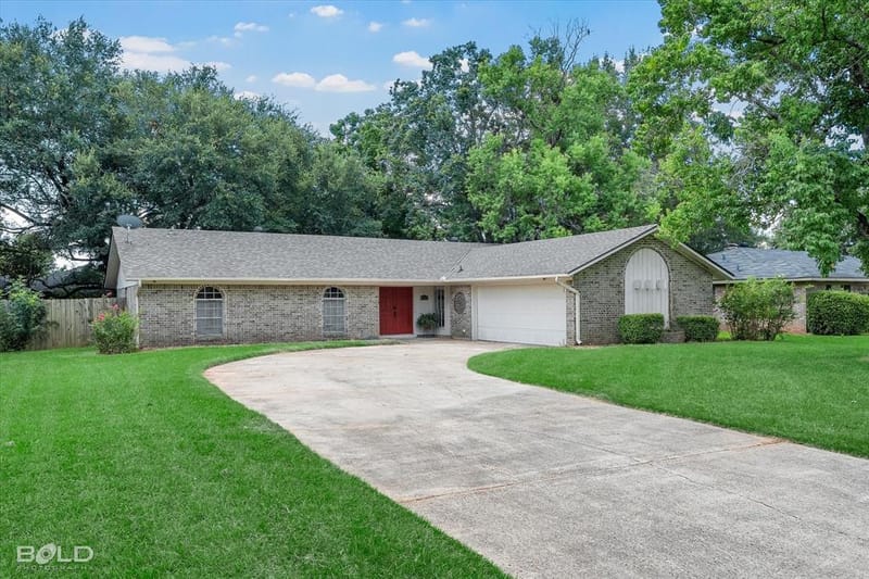 105 Lancashire Drive, Bossier City LA 71111 - Photo 2