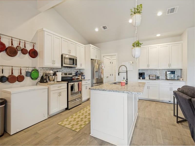 310 Oakwood Avenue, Jacksboro TX 76458 - Photo 11