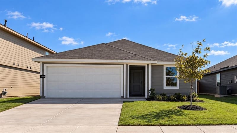 2225 BAKERSFIELD Drive, Fort Worth TX 76036