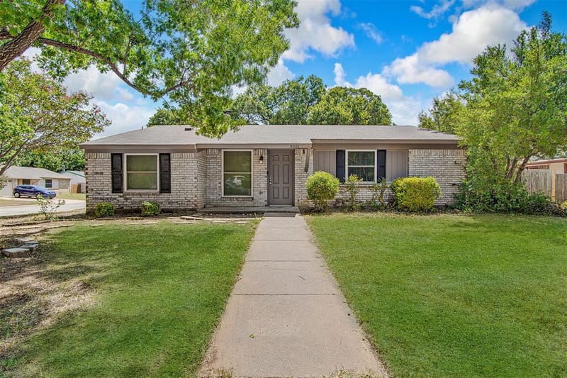 5001 Darrow Lane, Arlington TX 76017