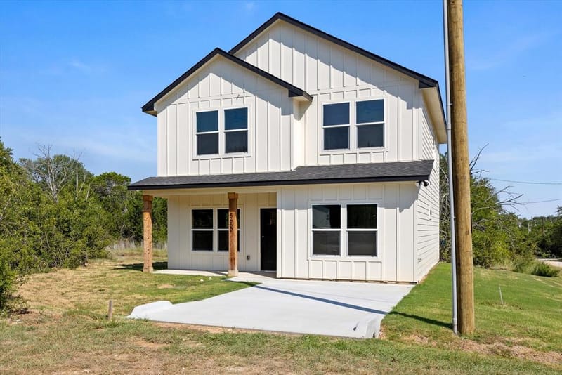 5660 Lone Star Circle, Granbury TX 76048 - Photo 2