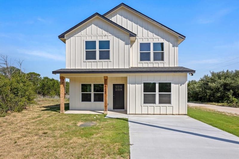 5660 Lone Star Circle, Granbury TX 76048 - Photo 3