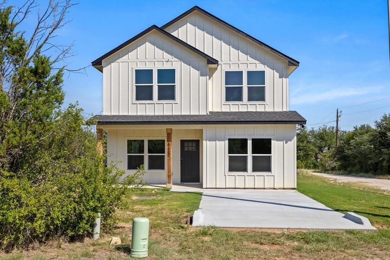 5660 Lone Star Circle, Granbury TX 76048
