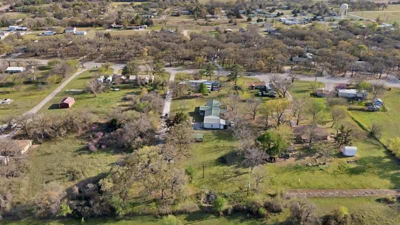 202 Johns Drive, Chico TX 76431 - Photo 9
