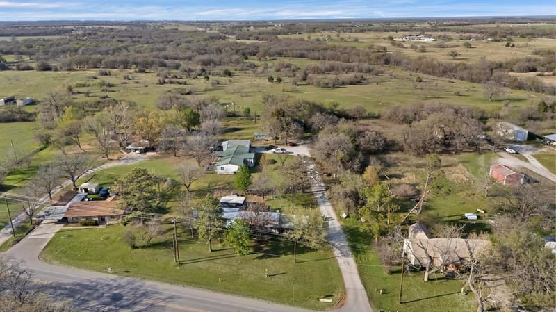 202 Johns Drive, Chico TX 76431 - Photo 8