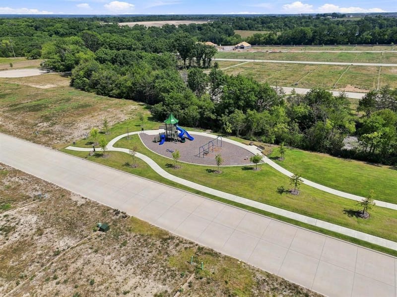 408 Castle Road, Sherman TX 75092 - Photo 38