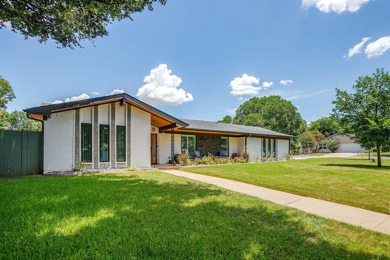 400 Glenn Drive, Hurst TX 76053