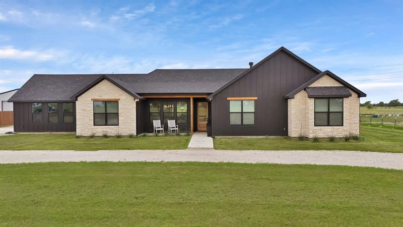 664 County Road 379, Decatur TX 76234