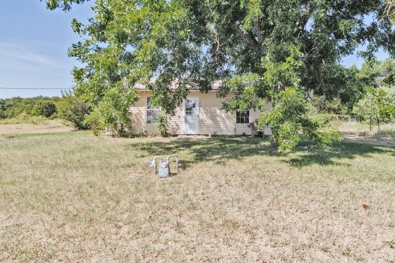 304 Missouri Street, Bowie TX 76230 - Photo 16