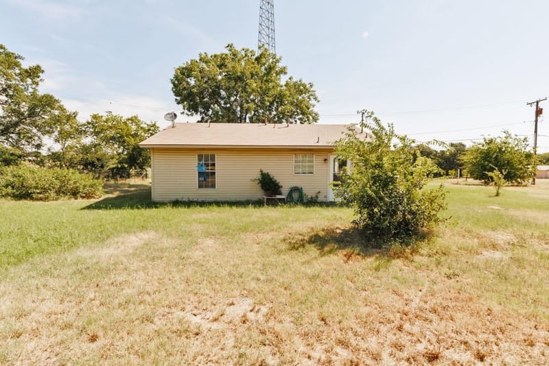 304 Missouri Street, Bowie TX 76230 - Photo 14