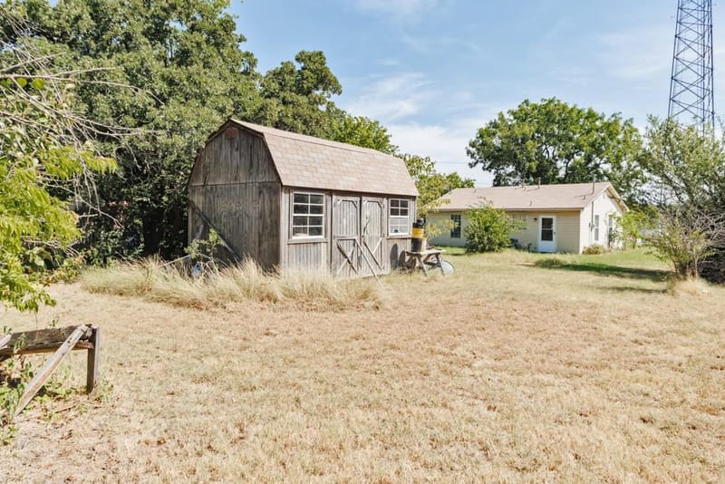 304 Missouri Street, Bowie TX 76230 - Photo 15