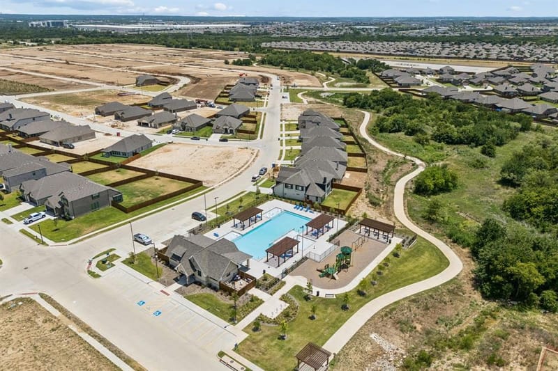 1005 Longbow Lane, Crowley TX 76036 - Photo 35
