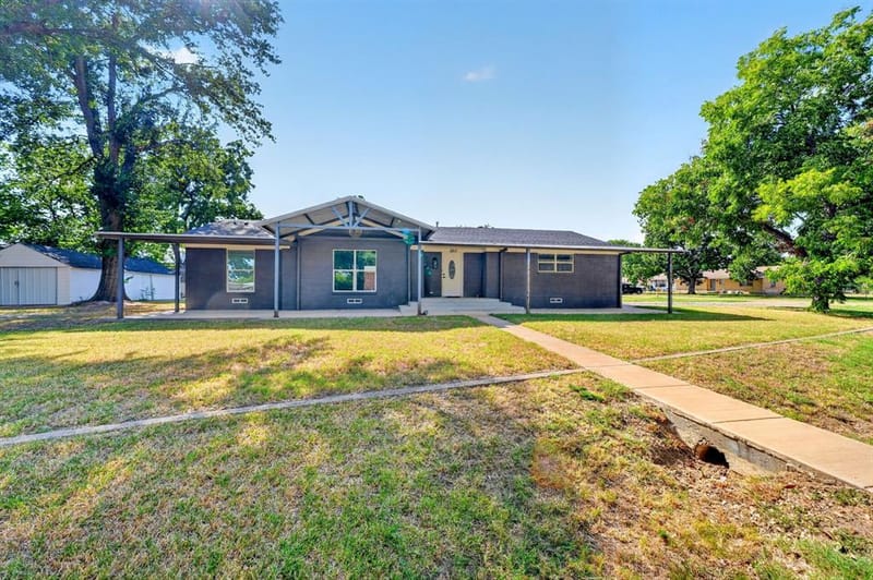 205 N 1st Street, Mabank TX 75147