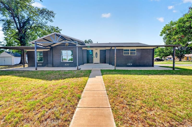 205 N 1st Street, Mabank TX 75147 - Photo 4